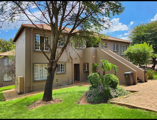 2 BEDROOM APARTMENT FOR SALE IN WILGEHEUWEL